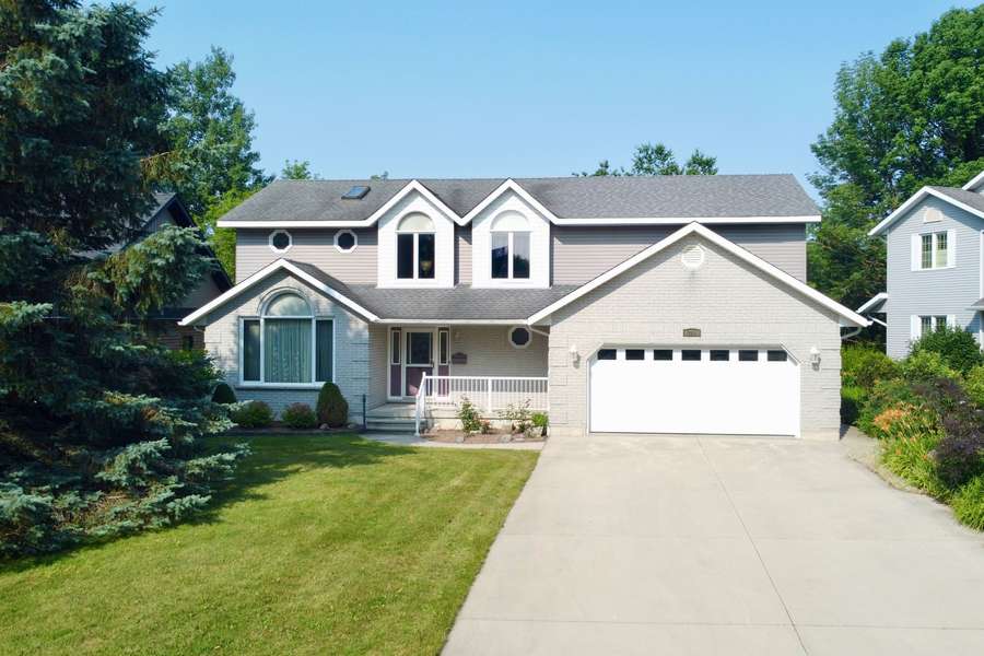 222 2nd AVE, Hanover, ON N4N 3S2
