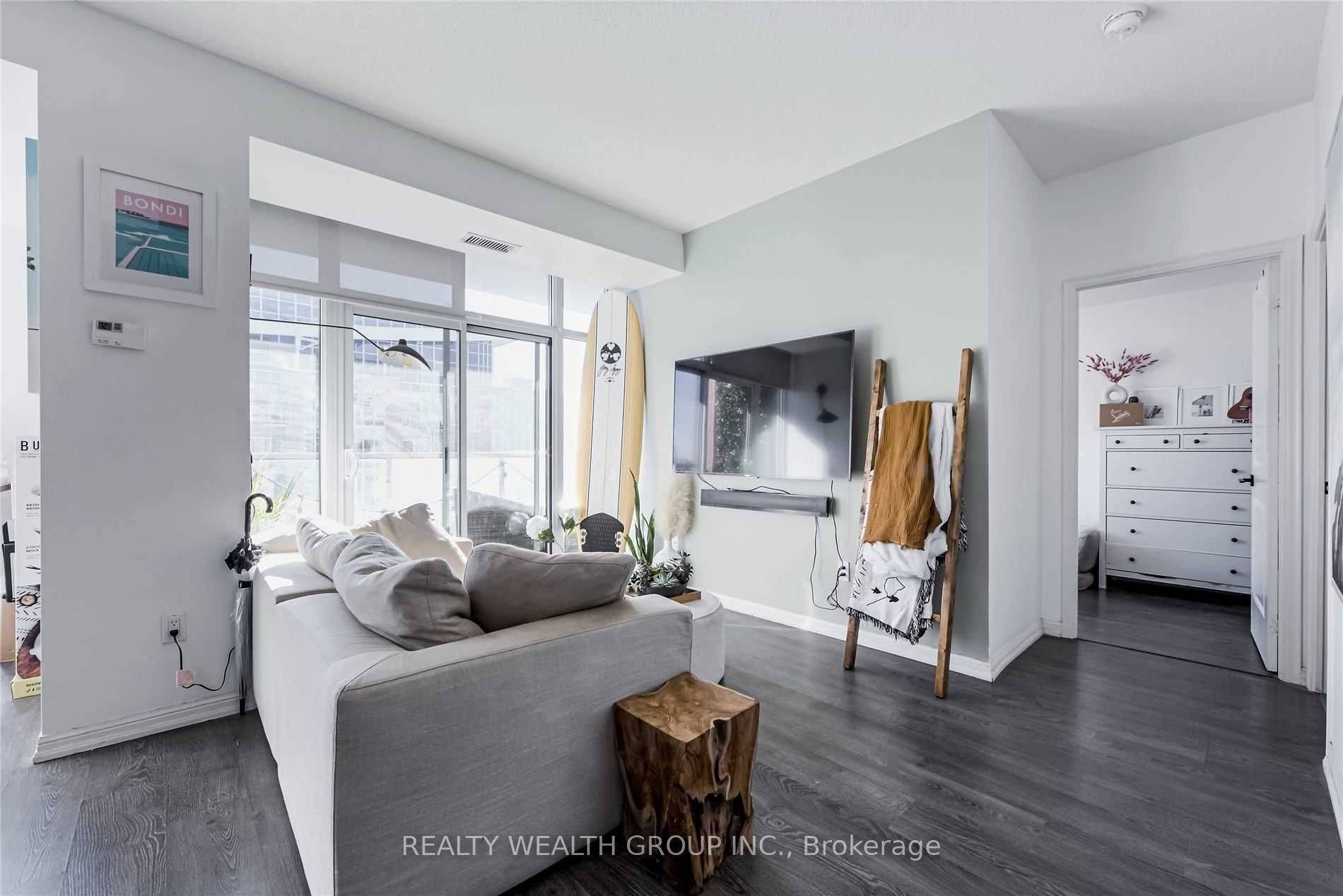 Toronto C01, ON M6K 3R3,75 East Liberty ST #2219