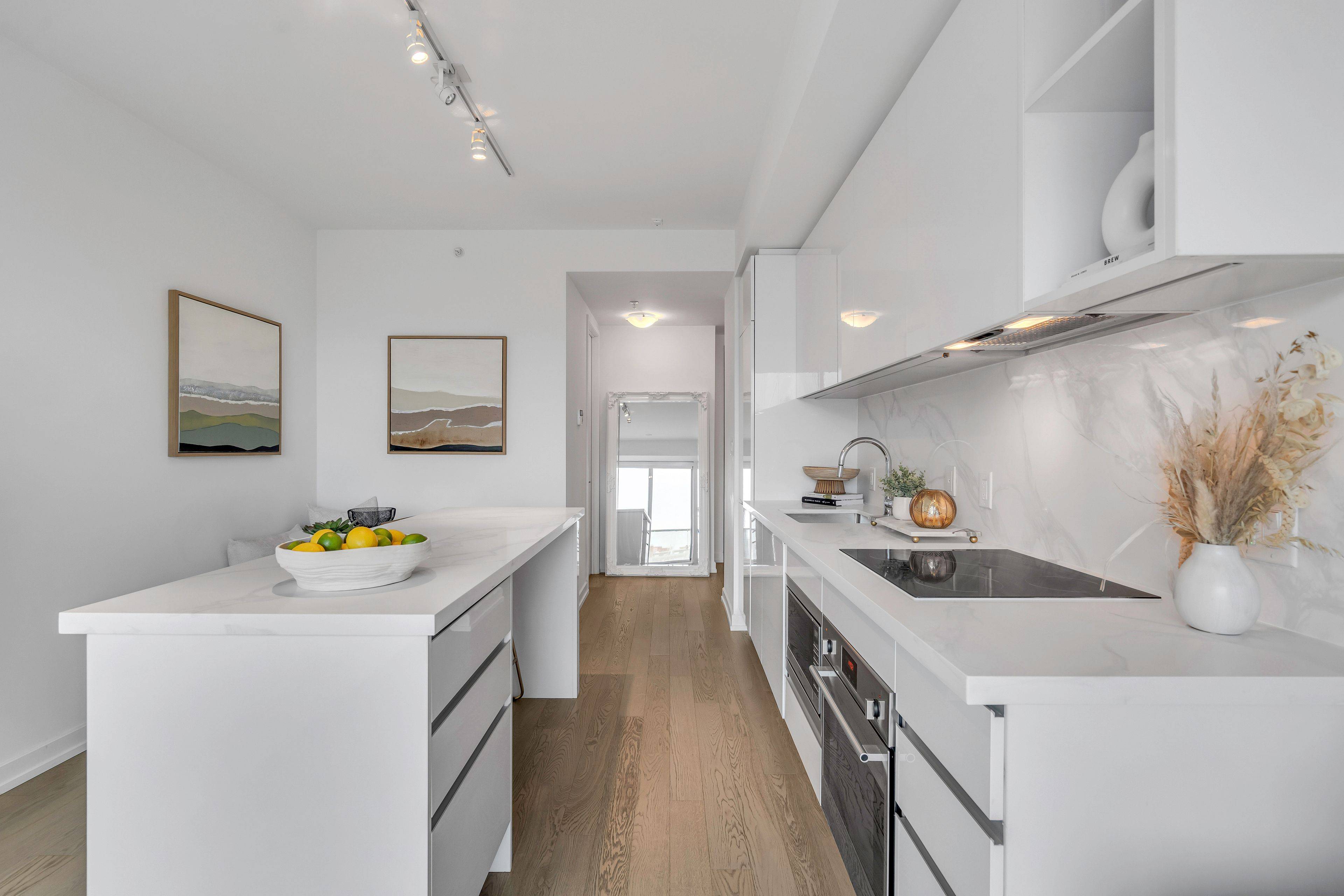 Toronto C02, ON M4V 3E1,377 Madison AVE #407