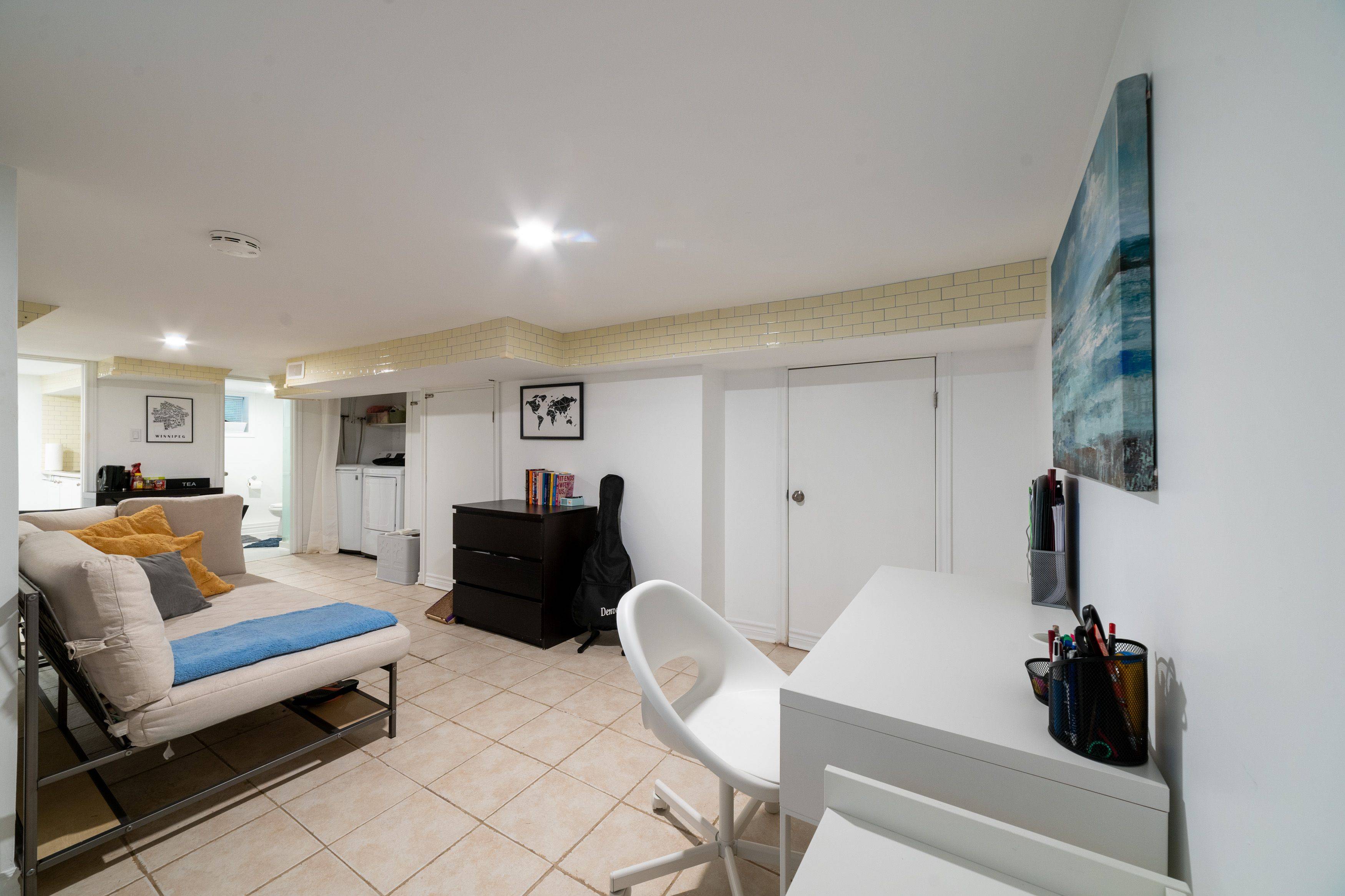 Toronto E03, ON M4C 2H8,74 Frater AVE #Lower