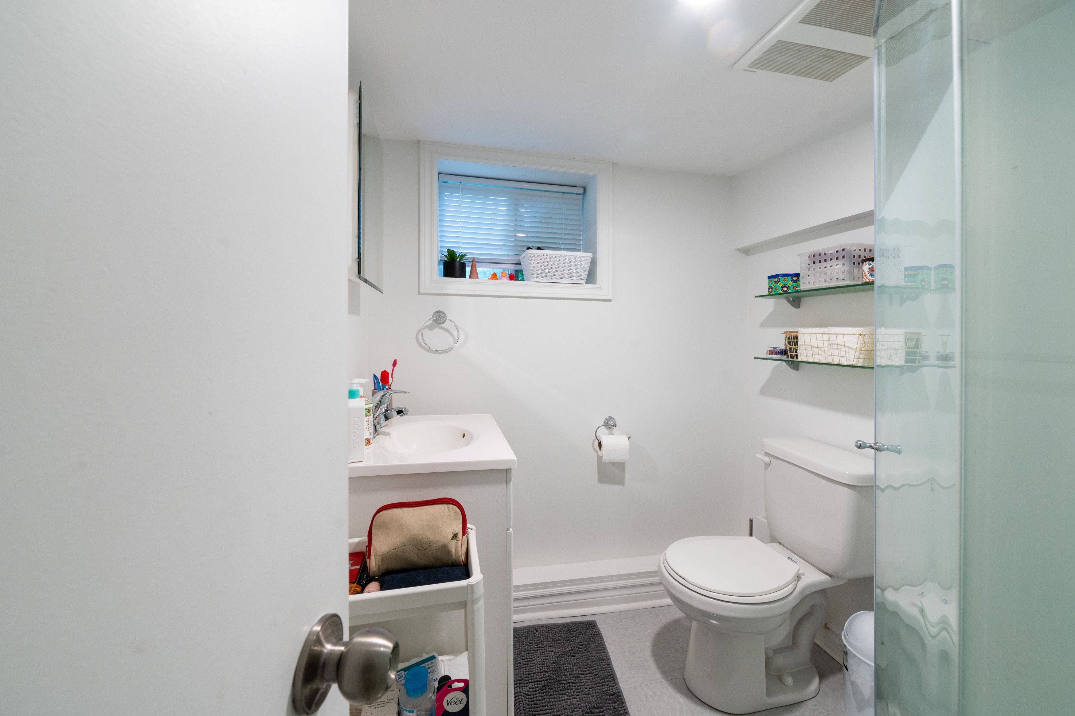 Toronto E03, ON M4C 2H8,74 Frater AVE #Lower