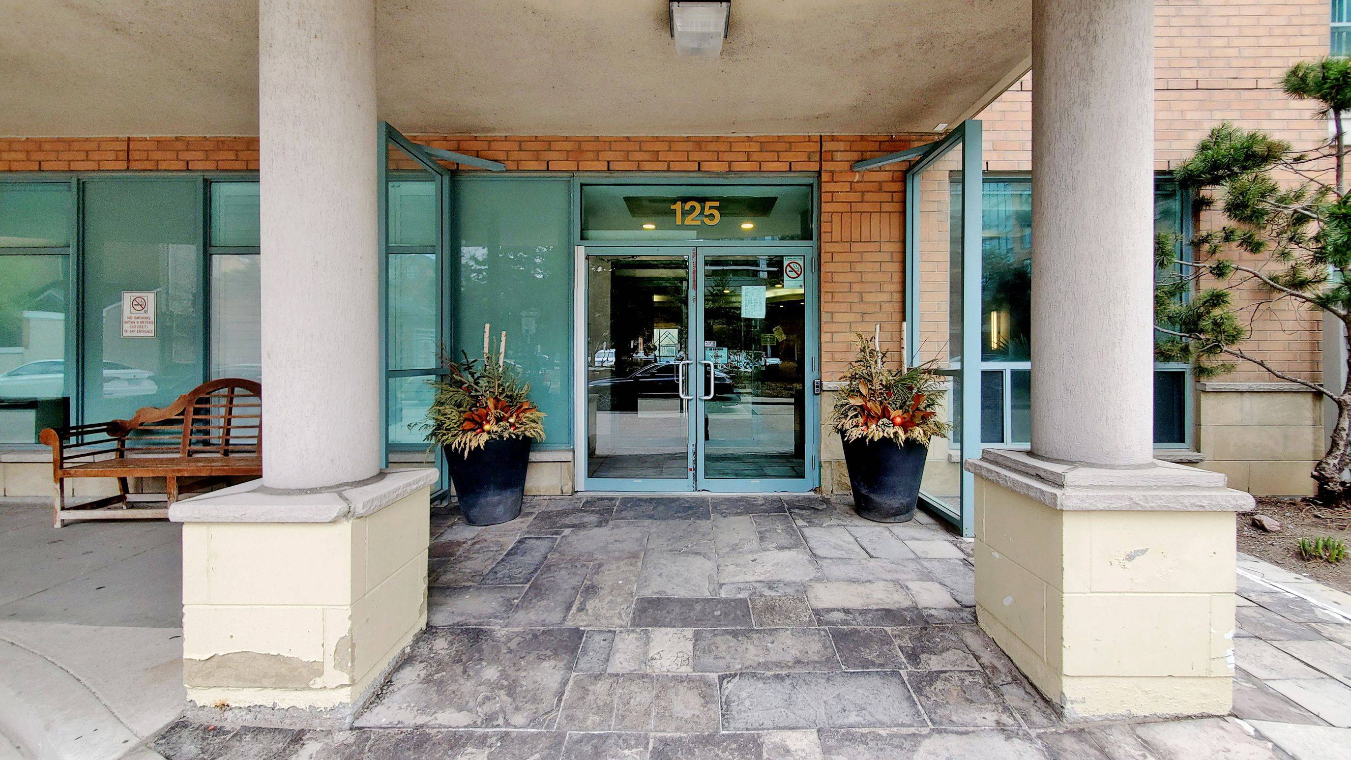 Toronto E09, ON M1P 5A9,125 Omni DR #Ph 32