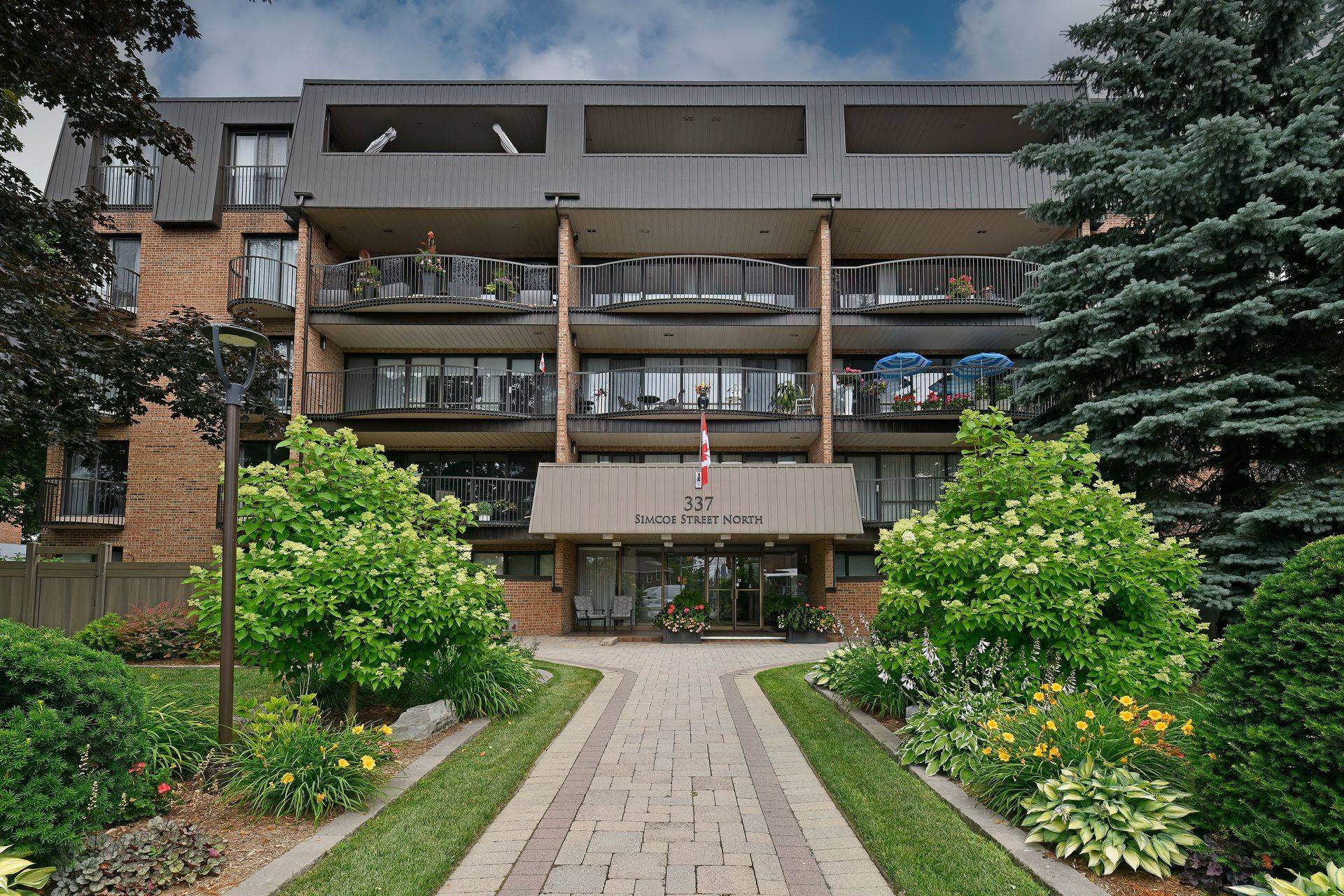 337 Simcoe ST N #306, Oshawa, ON L1G 4T2