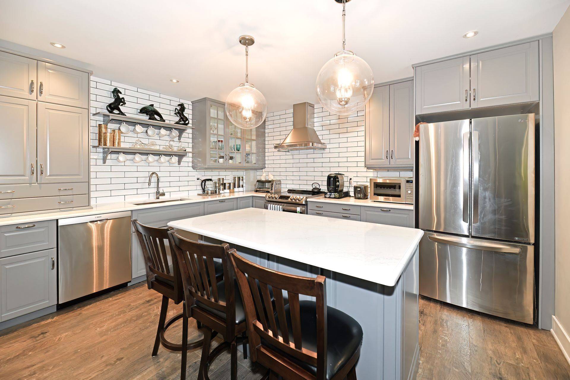 Oshawa, ON L1G 4T2,337 Simcoe ST N #306