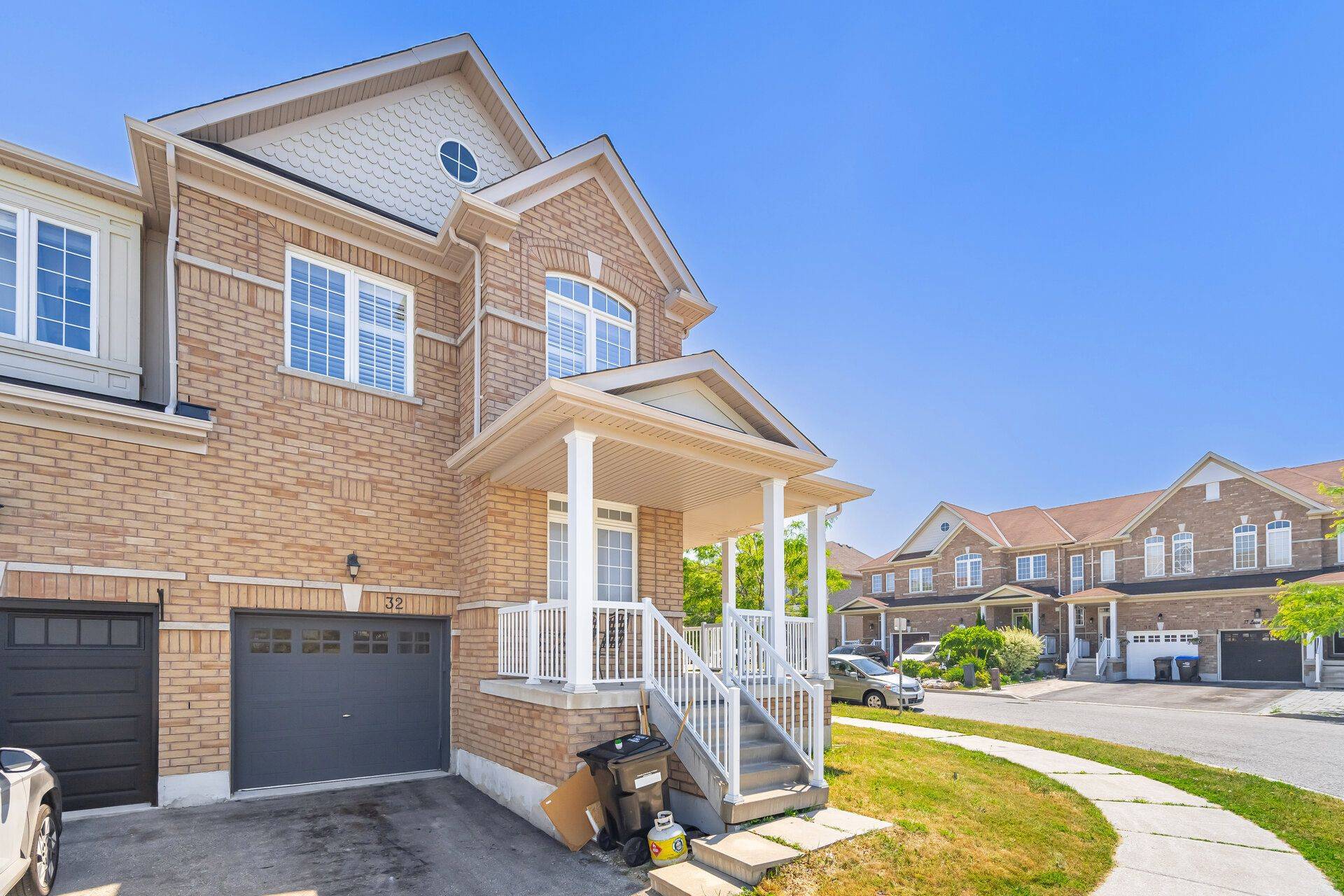 Bradford West Gwillimbury, ON L3Z 0P2,32 Luisa ST