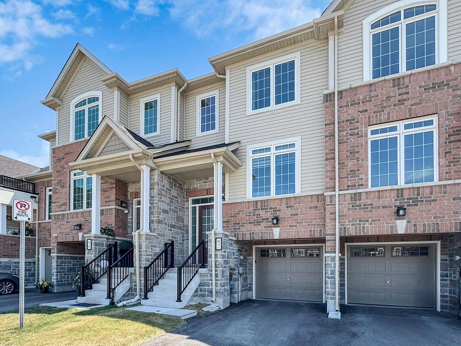 82 Lyall Stokes CIR, East Gwillimbury, ON L0G 1M0