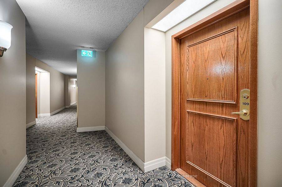Vaughan, ON L4K 5N6,2502 Rutherford RD #109