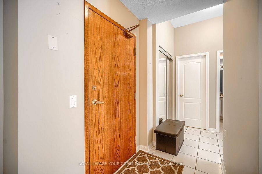 Vaughan, ON L4K 5N6,2502 Rutherford RD #109