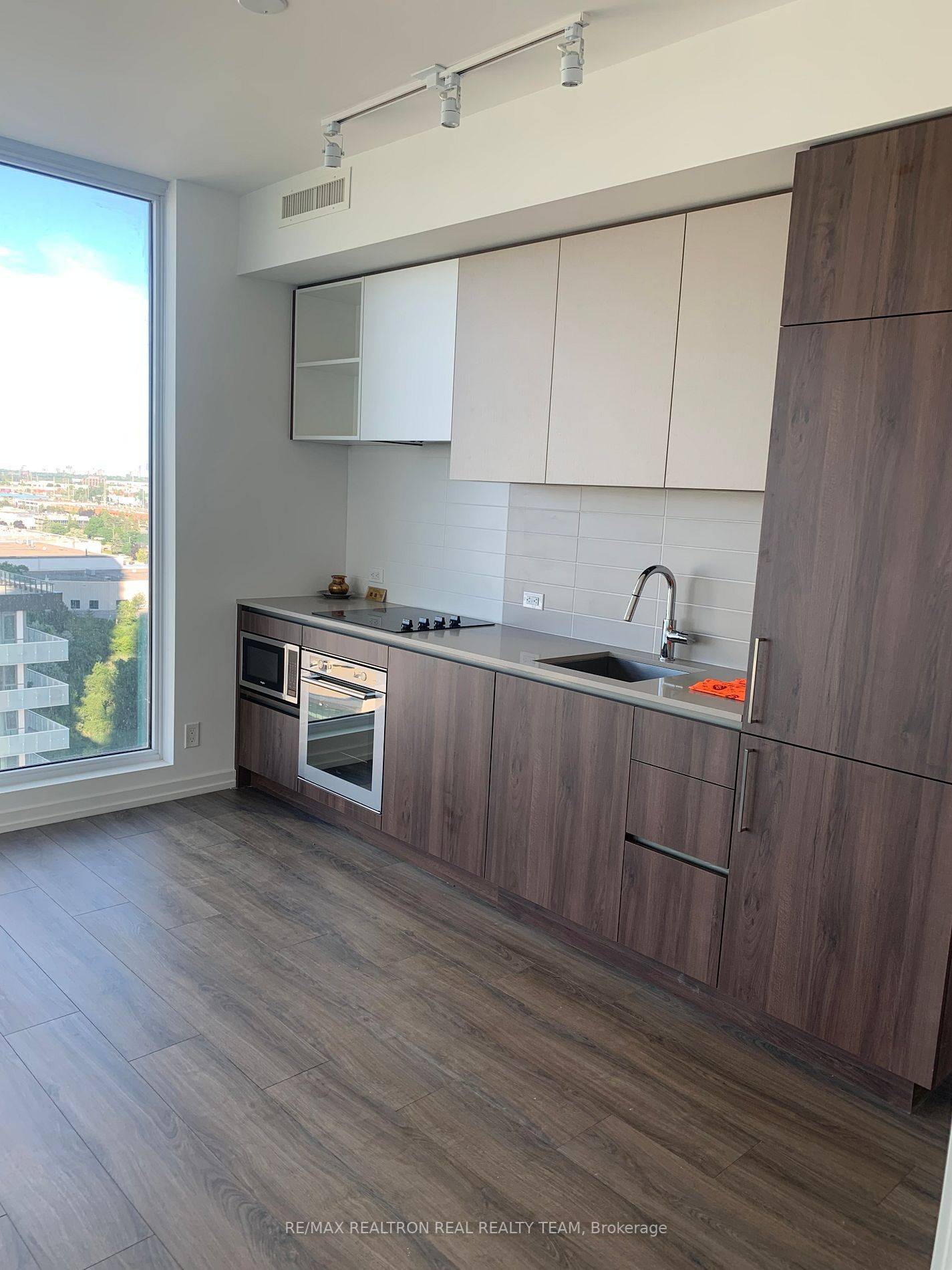Vaughan, ON L4K 0K9,7890 Jane ST #1209