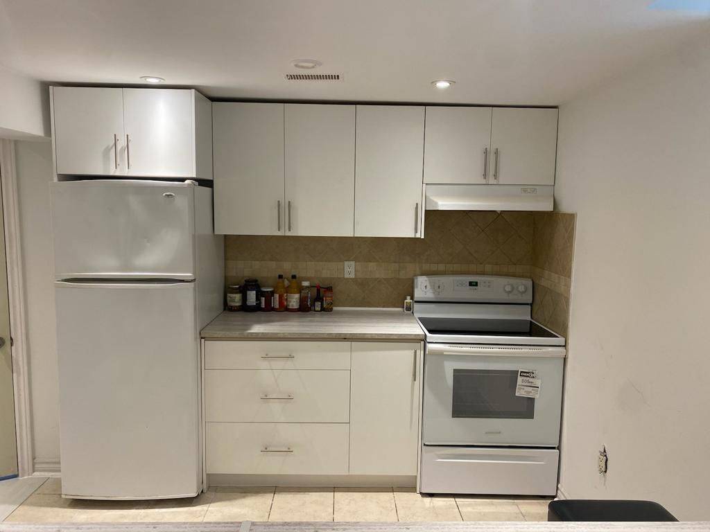 52 Marchwood CRES, Richmond Hill, ON L4C 8M4