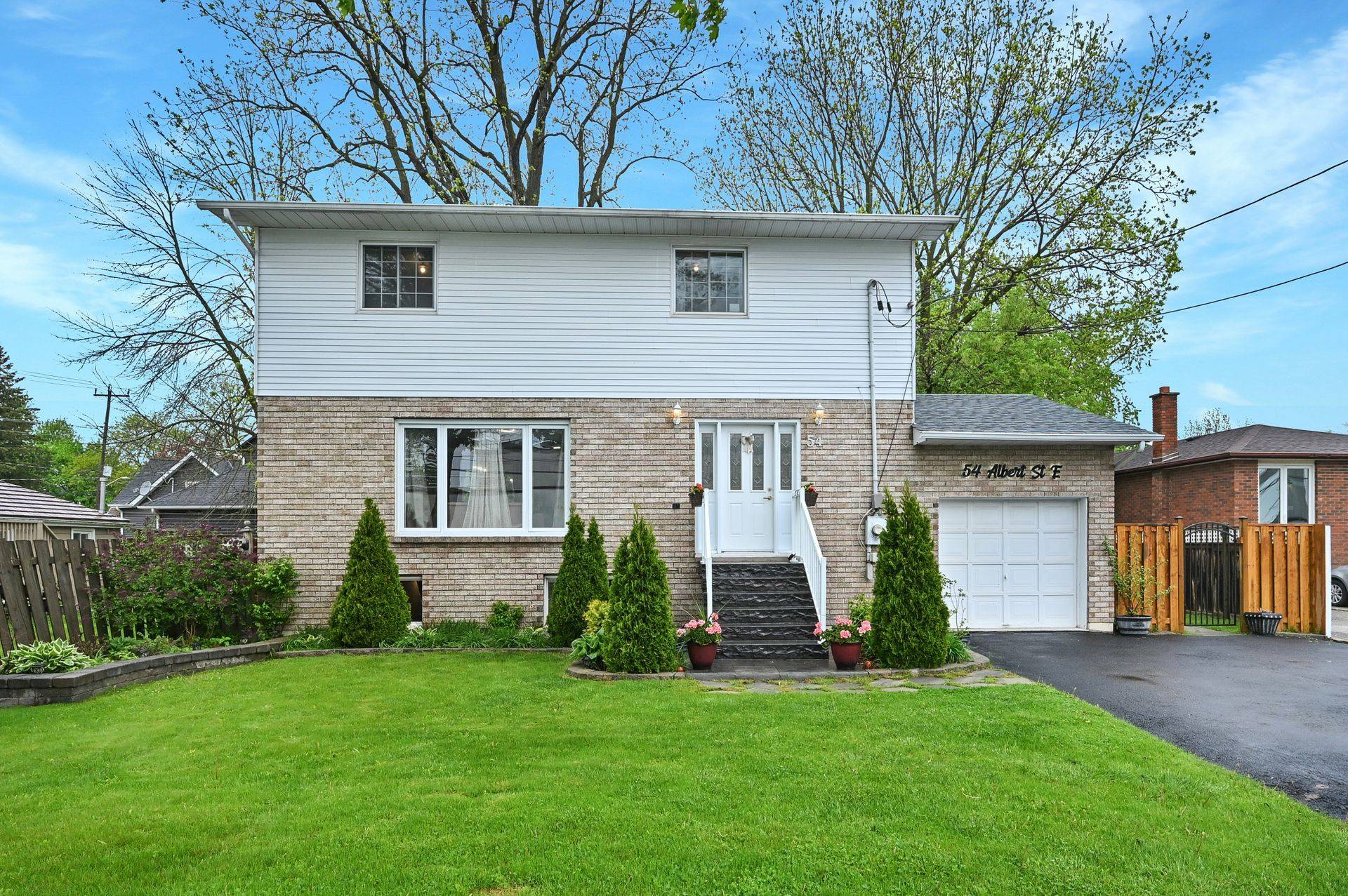 New Tecumseth, ON L9R 1J4,54 Albert ST E