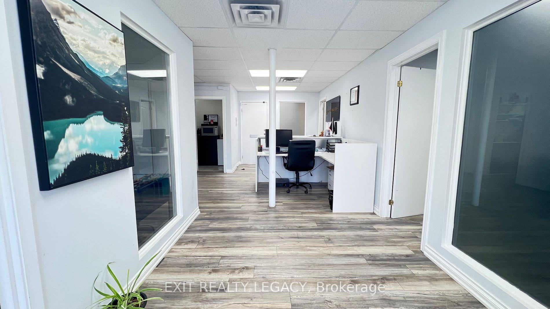 Richmond Hill, ON L4C 3B6,10212 Yonge ST #206 & 207
