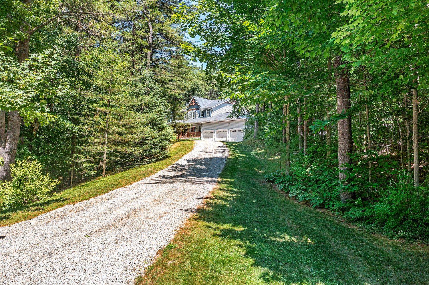 Springwater, ON L0L 1V0,29 Robert BLVD
