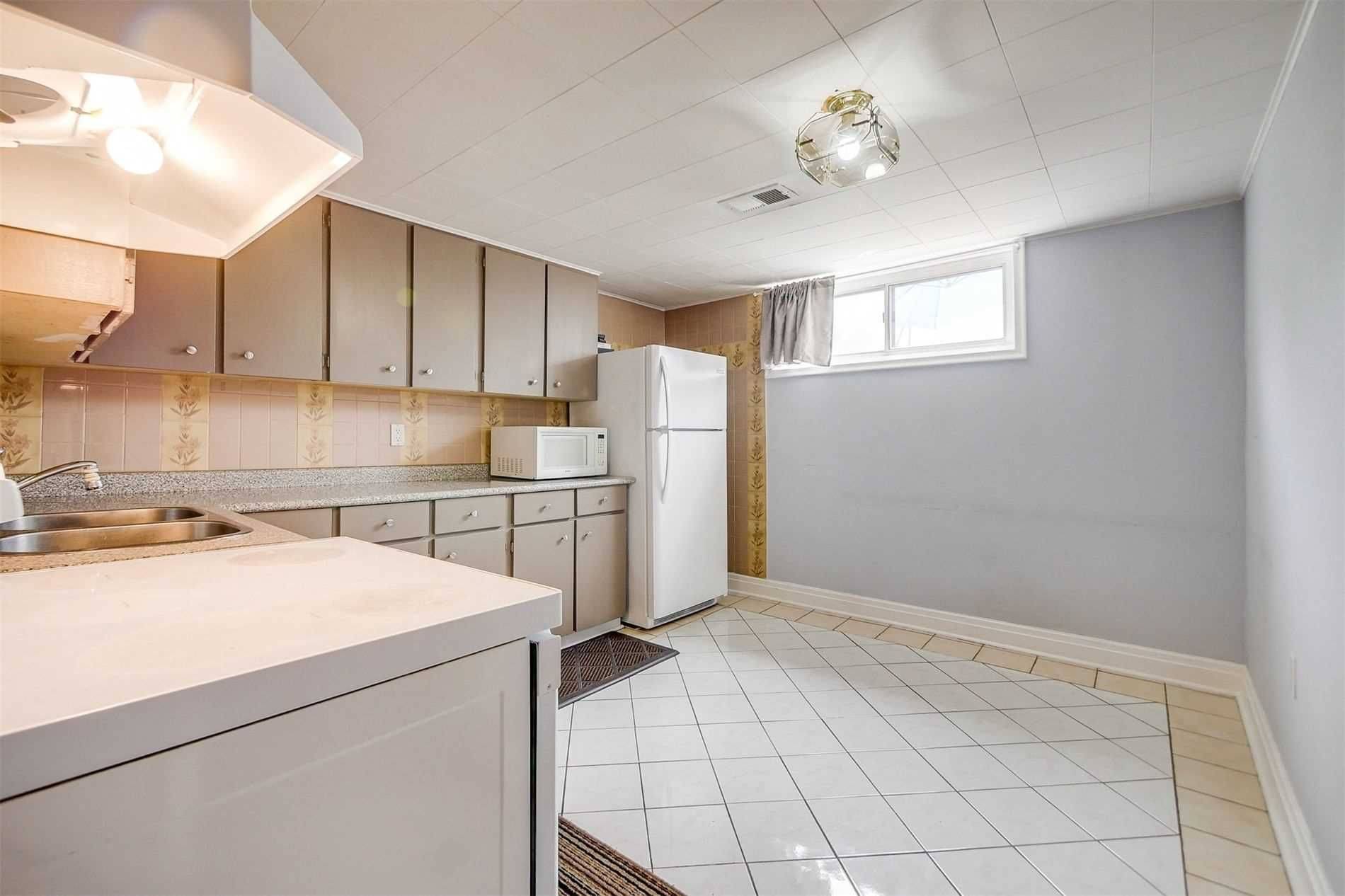 Toronto W05, ON M3M 2S5,65 Whitburn CRES #BSMT 2