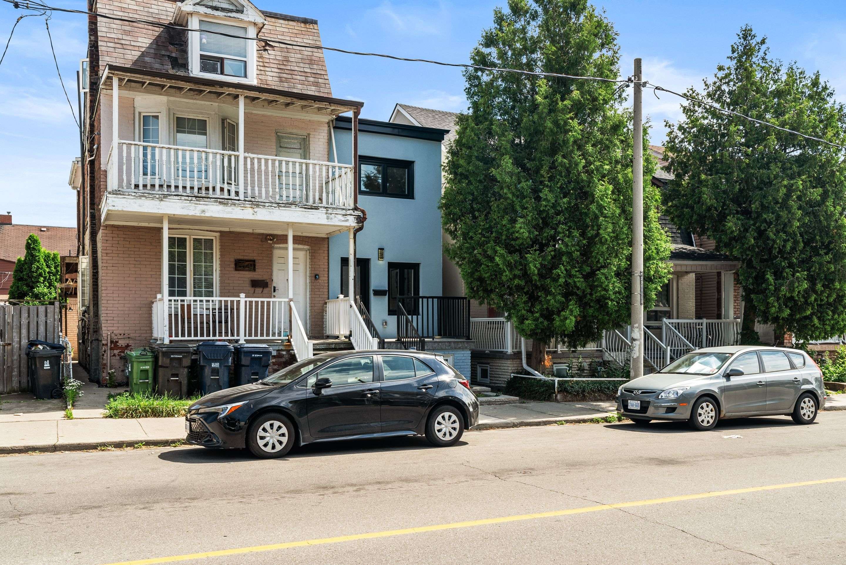 Toronto W02, ON M6H 1Y6,139A Lappin AVE