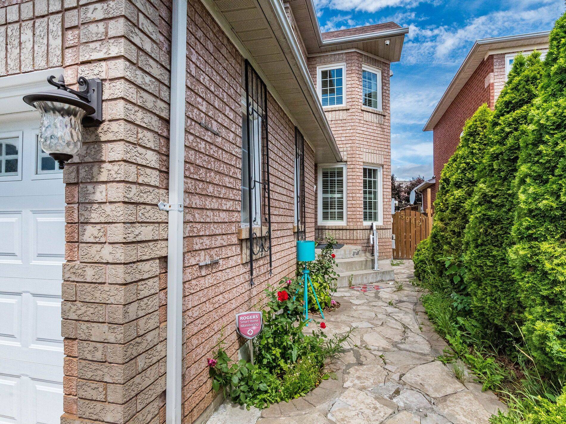 Mississauga, ON L5V 1W1,5946 Mersey ST S