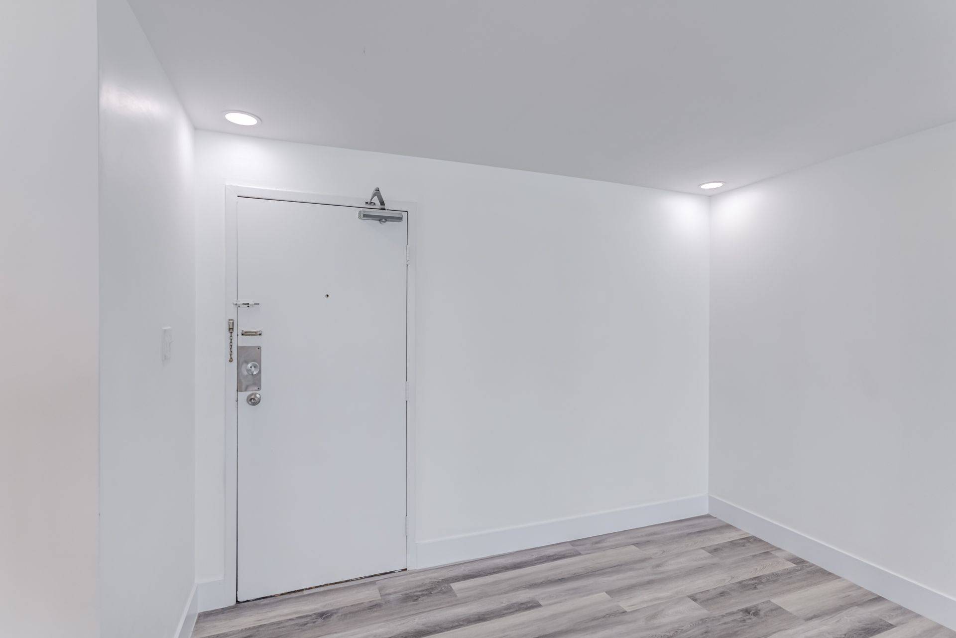 Toronto W09, ON M9R 1T4,390 Dixon RD #1013