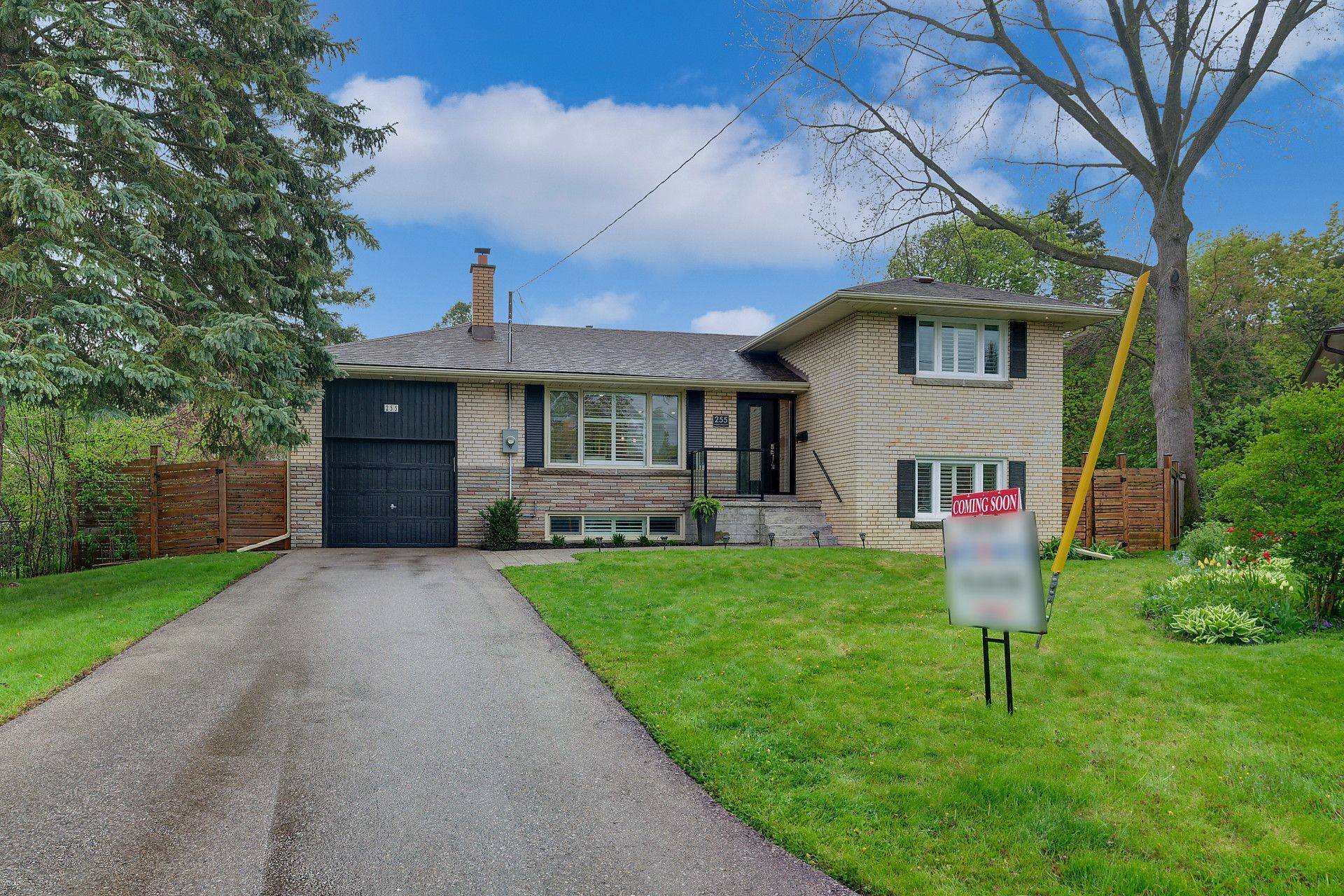 Oakville, ON L6L 3X8,255 Wales CRES