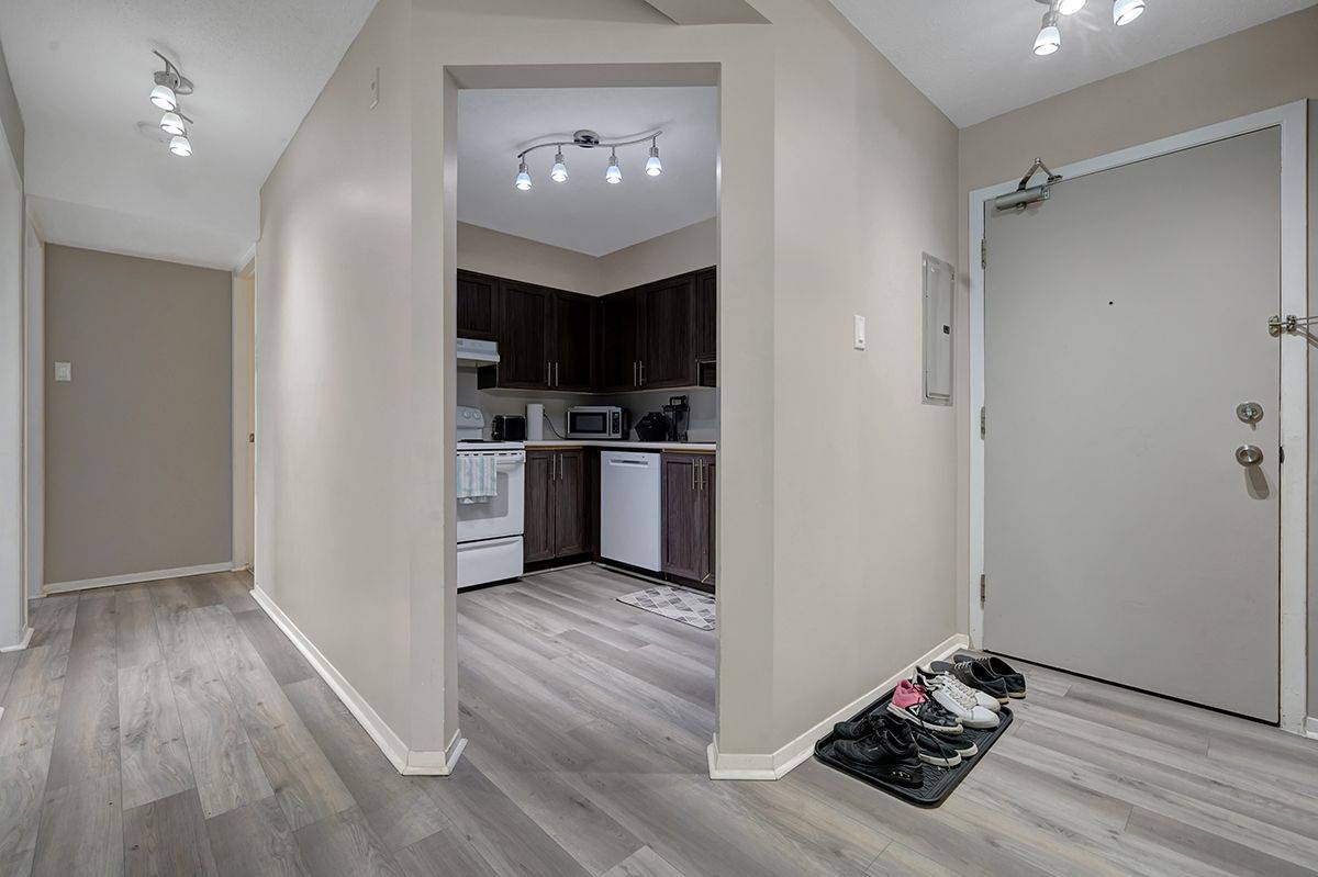 Orleans - Cumberland And Area, ON K1E 3W8,325 Centrum BLVD #314