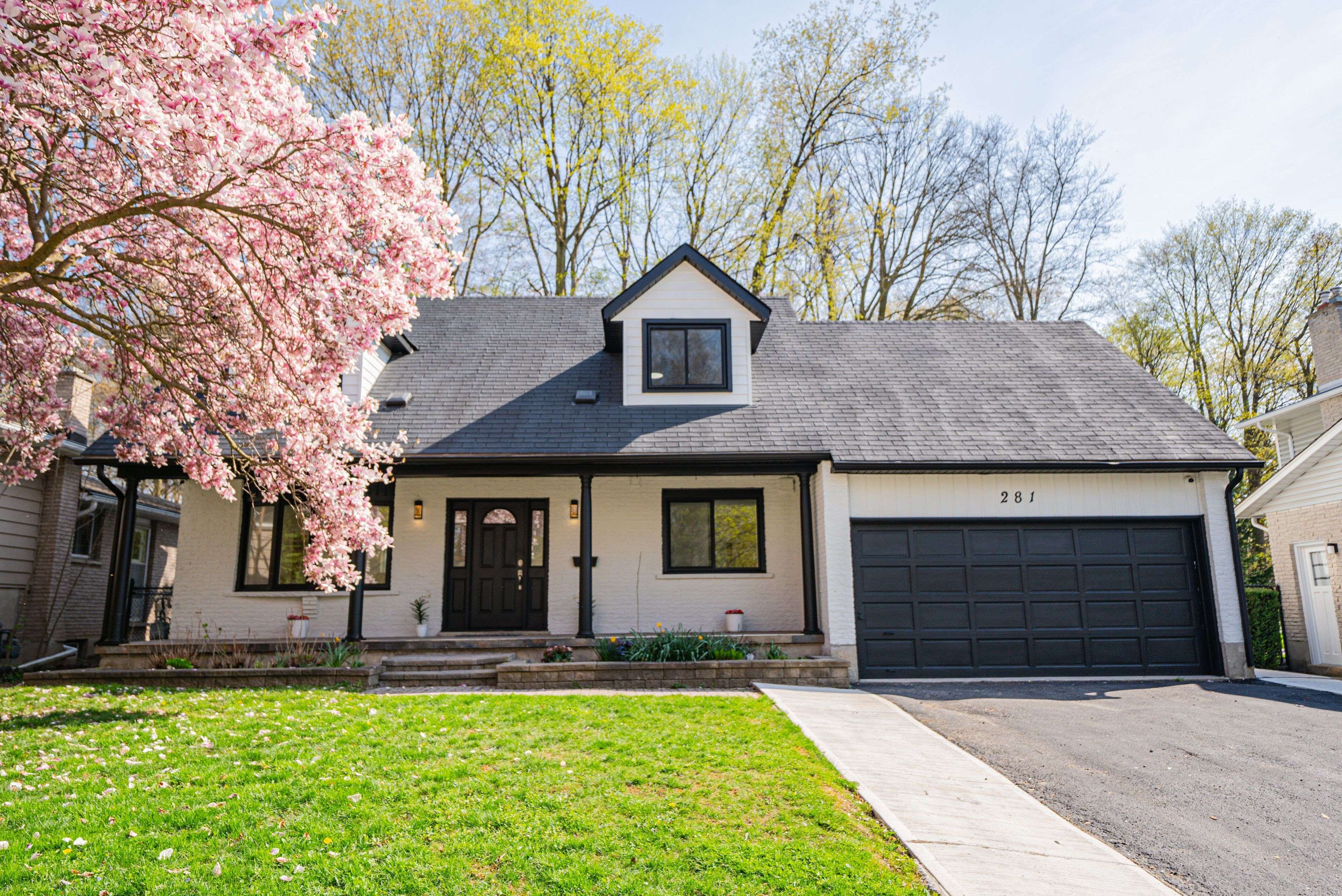 Waterloo, ON N2L 5R4,281 PARKMOUNT DR