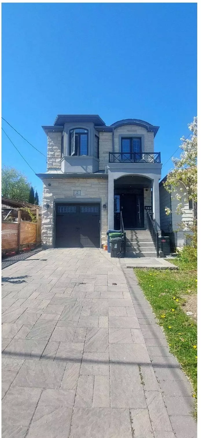 Toronto E04, ON M1L 1L9,2 Mack AVE