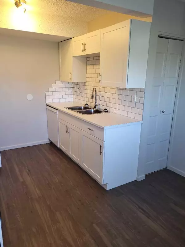 Lethbridge, AB T1J 4K7,55 Lemoyne CRES W #40