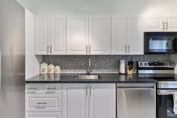 10 Sunrise AVE #313, Toronto C13, ON M4A 2R1