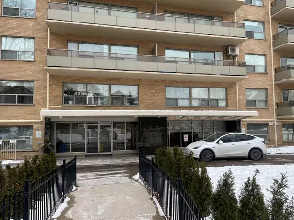 Toronto C02, ON M4V 1Z9,111 Lawton BLVD #101