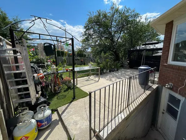 Richmond Hill, ON L4C 8M4,52 Marchwood CRES