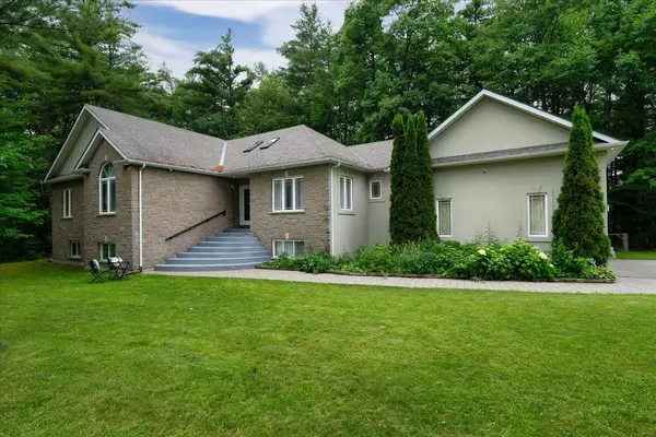 68 Stocco CIR, Tiny, ON L0L 2T0
