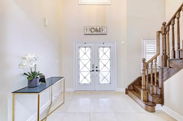 Brampton, ON L6X 5G3,16 Valleyway DR