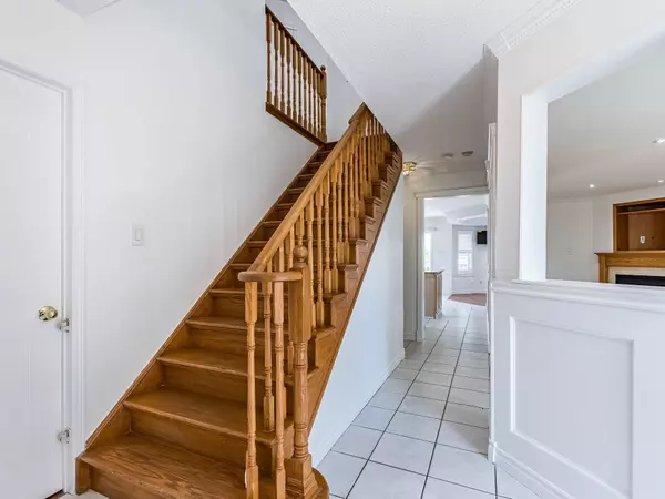 Mississauga, ON L5V 1W1,5946 Mersey ST S