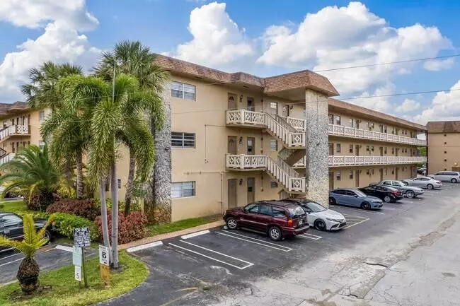 5181 W Oakland Park Blvd #103, Lauderdale Lakes, FL 33313