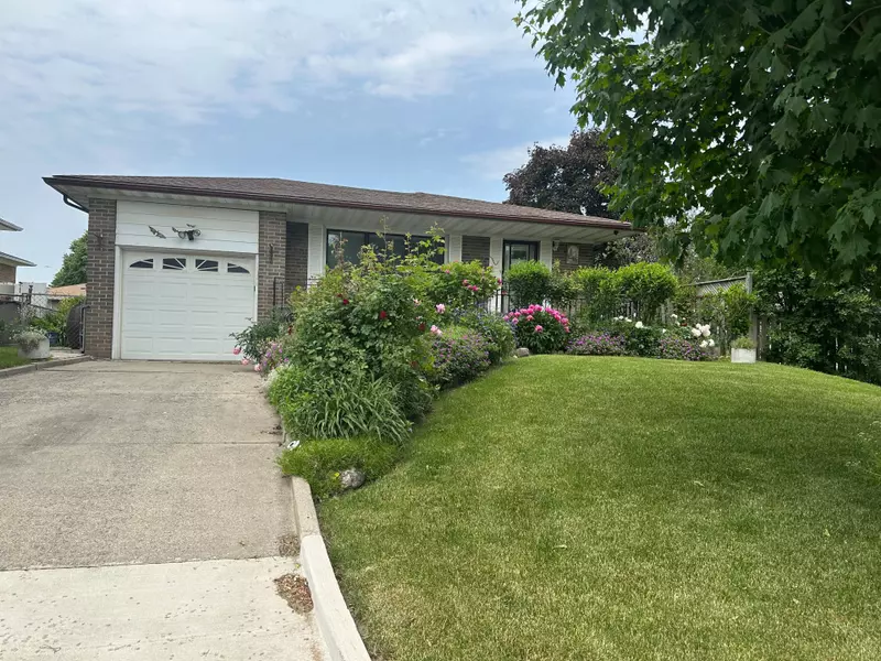 82 Terra Cotta CRES, Brampton, ON L6W 1C1