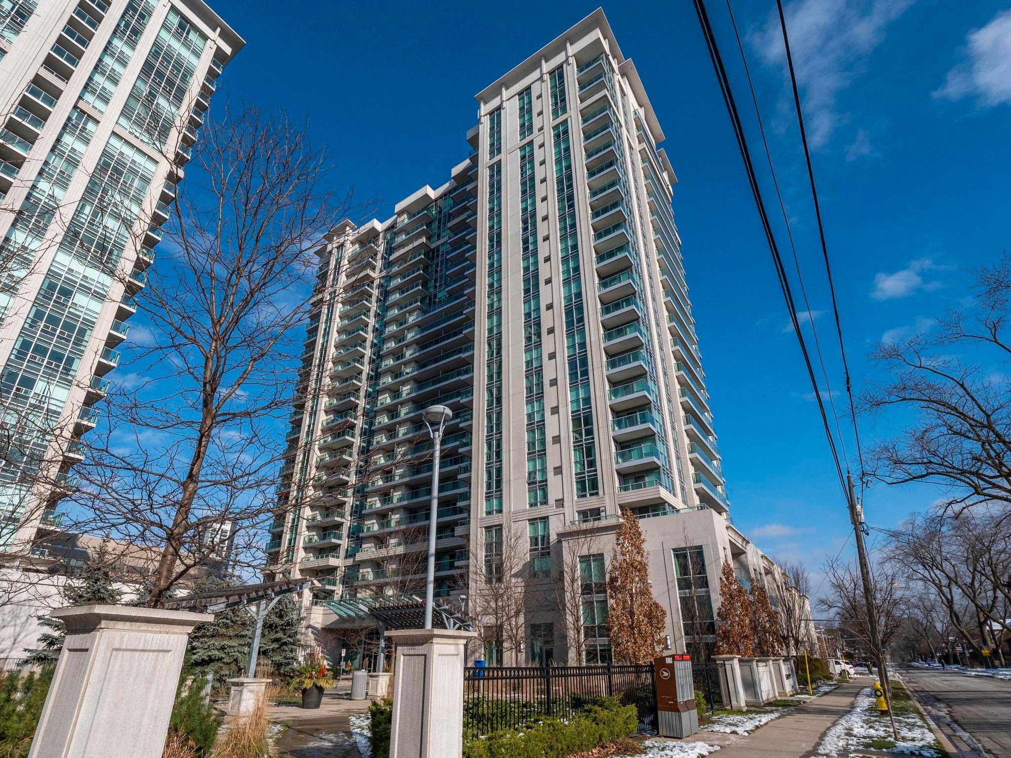 17 Anndale DR #216, Toronto C14, ON M2N 2W7