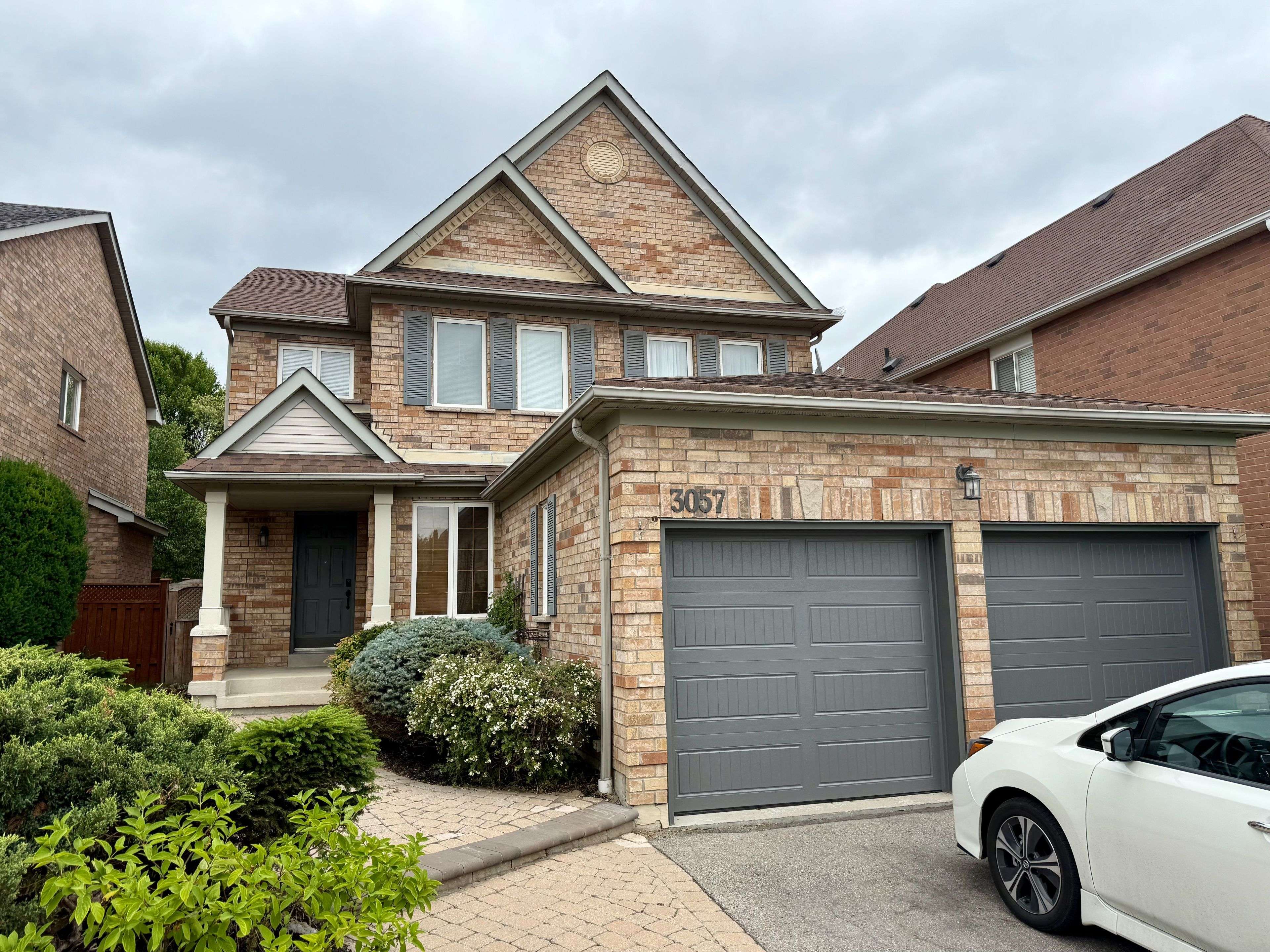 3057 Country LN, Whitby, ON L1R 1M3