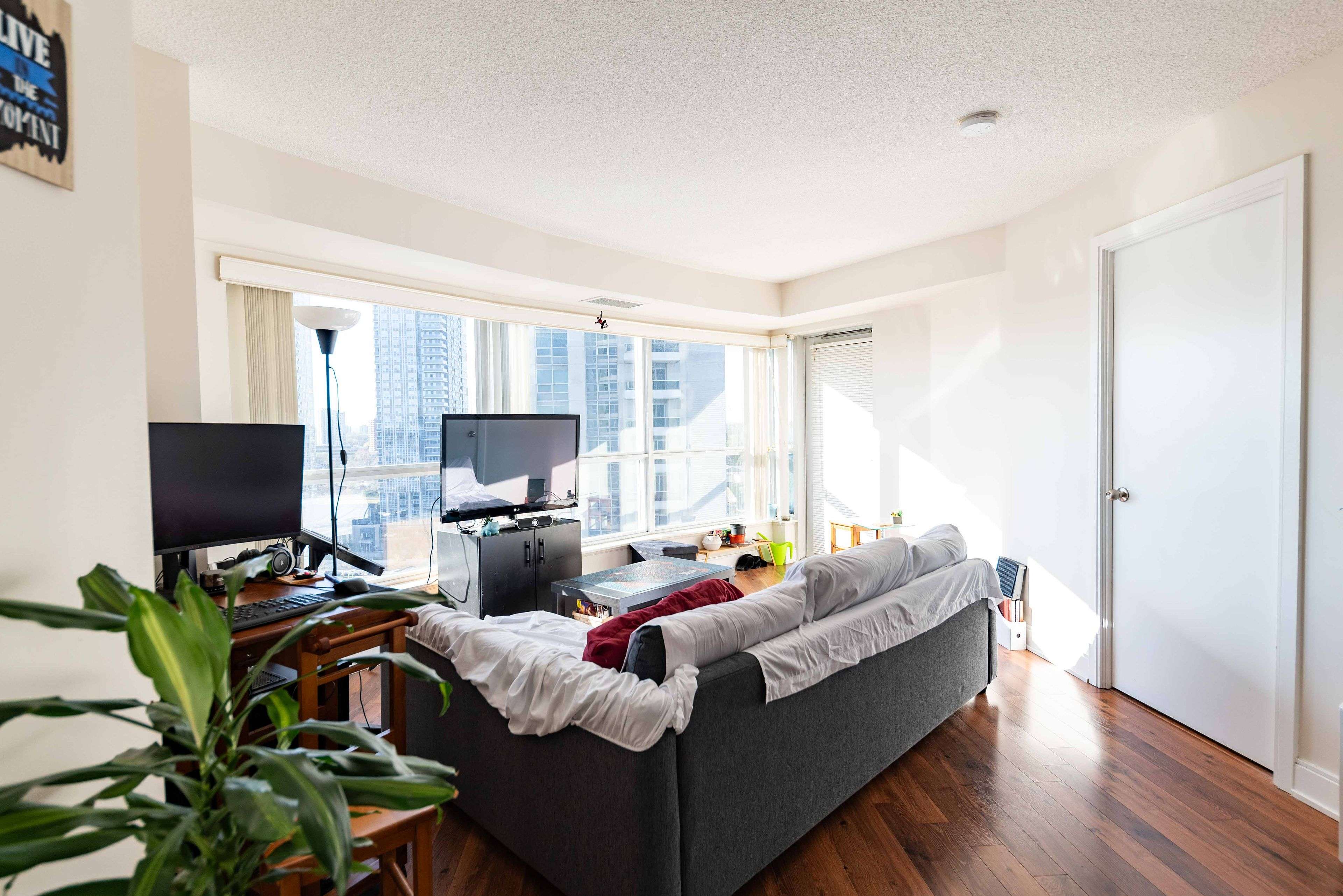 Toronto E07, ON M1S 0G4,135 Village Green SQ #1423