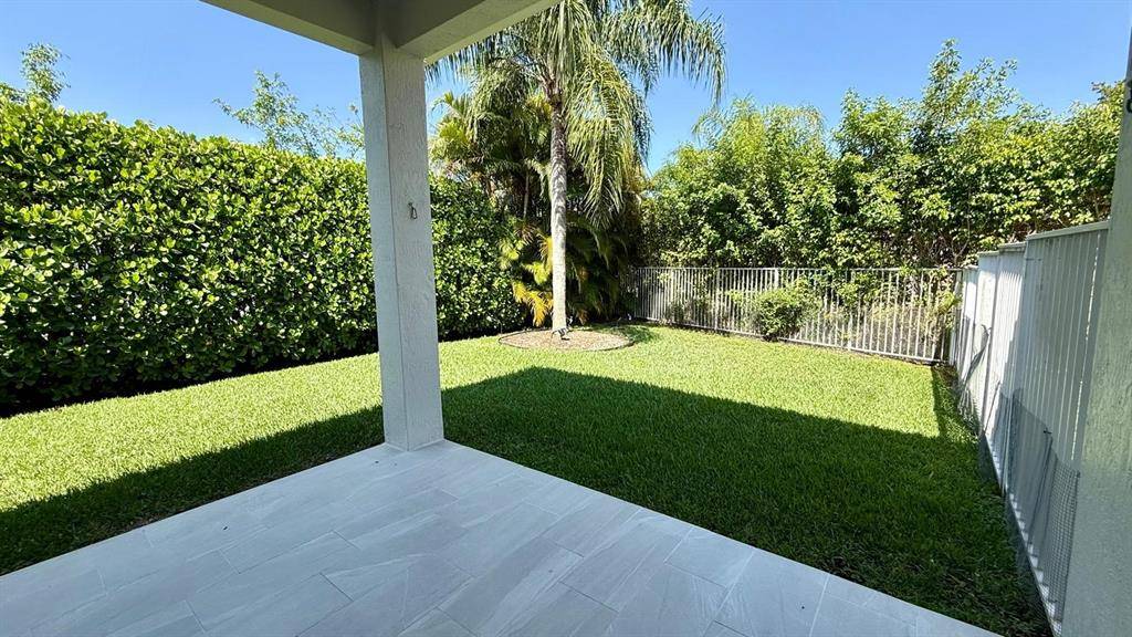 Weston, FL 33327,522 Live Oak Ln