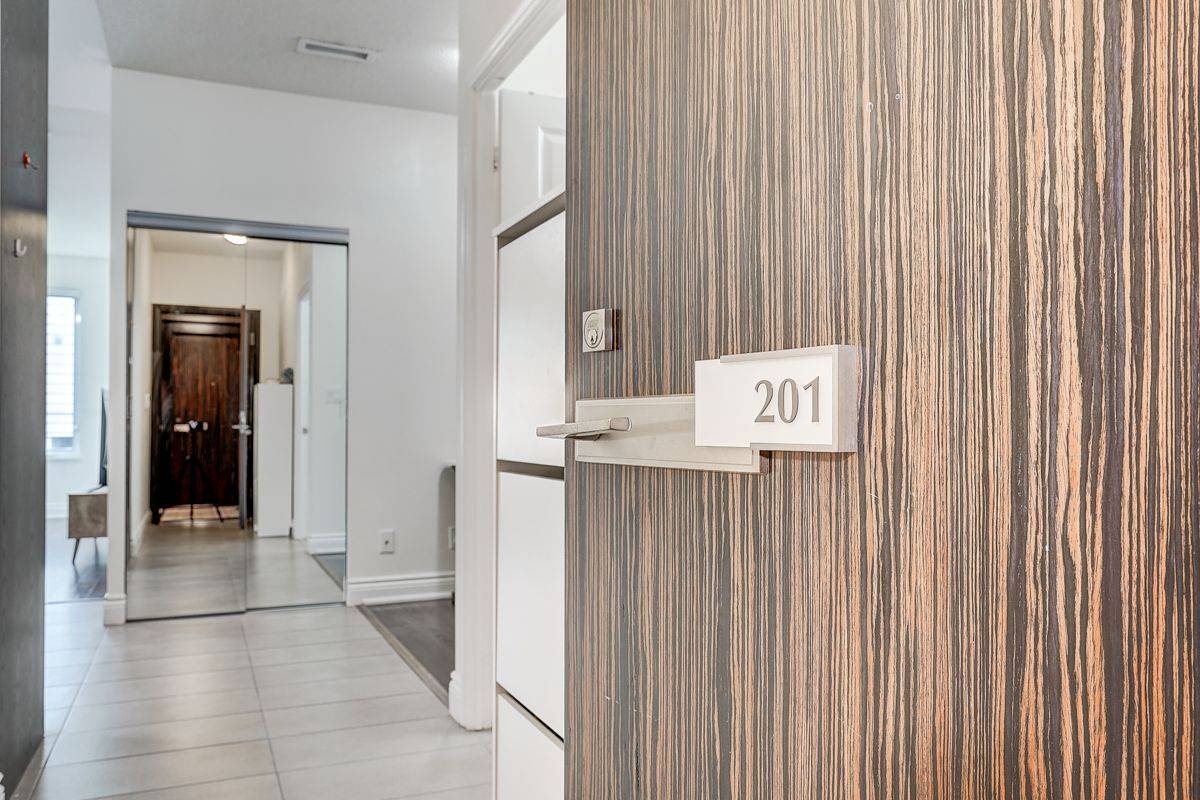 Markham, ON L3T 0B7,277 South Park RD #201