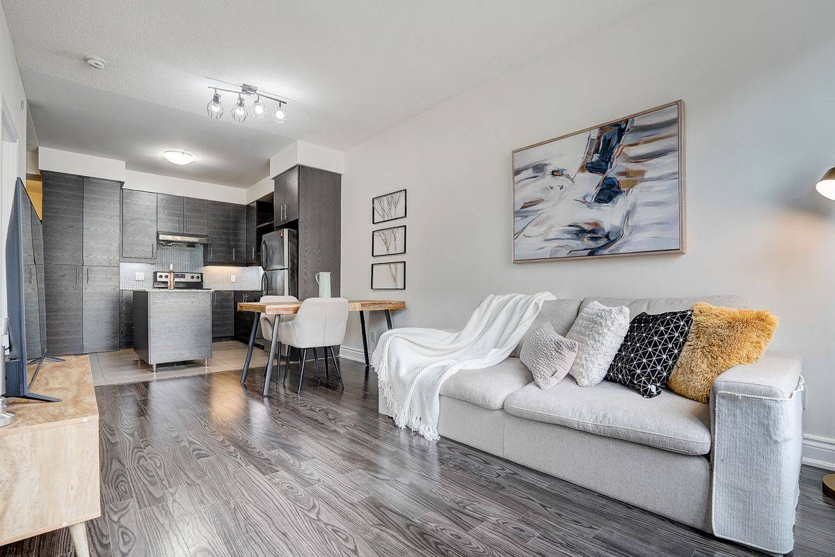Markham, ON L3T 0B7,277 South Park RD #201