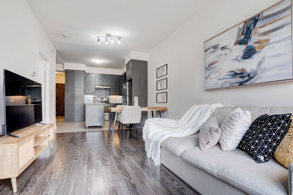 Markham, ON L3T 0B7,277 South Park RD #201