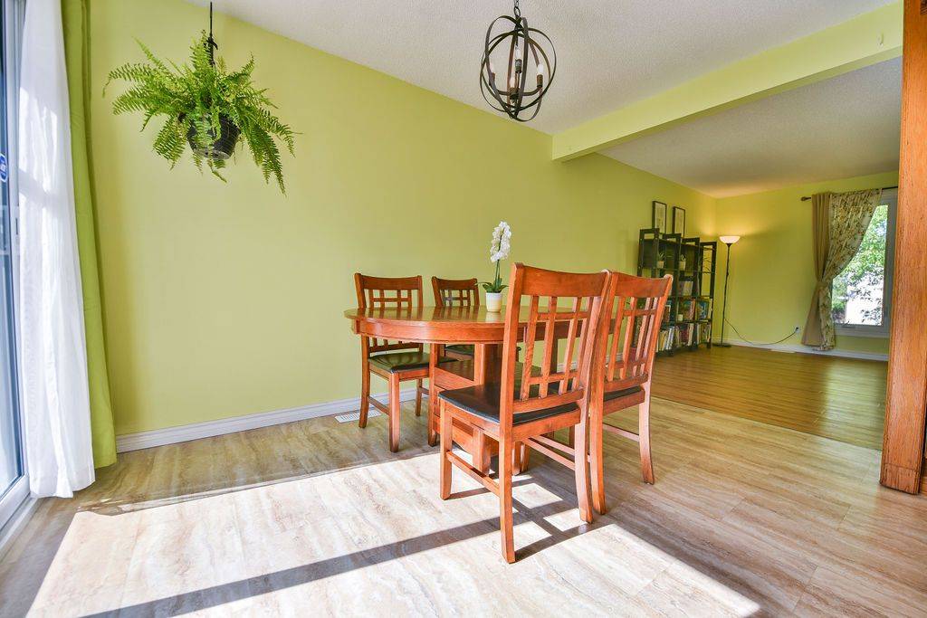 Timmins, ON P4N 7S3,878 Rheaume CRES