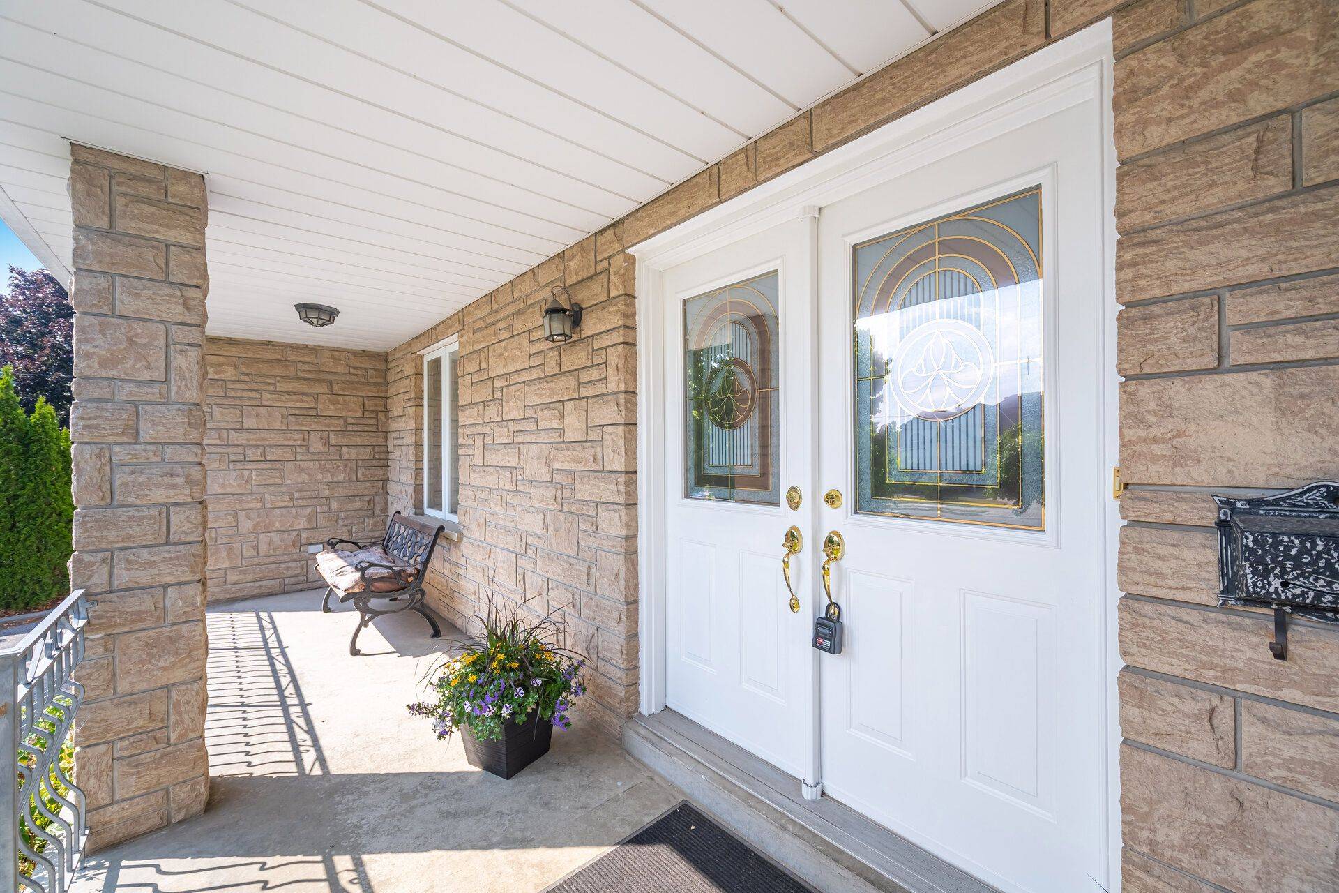 Mississauga, ON L4W 1L1,4097 Hickory DR