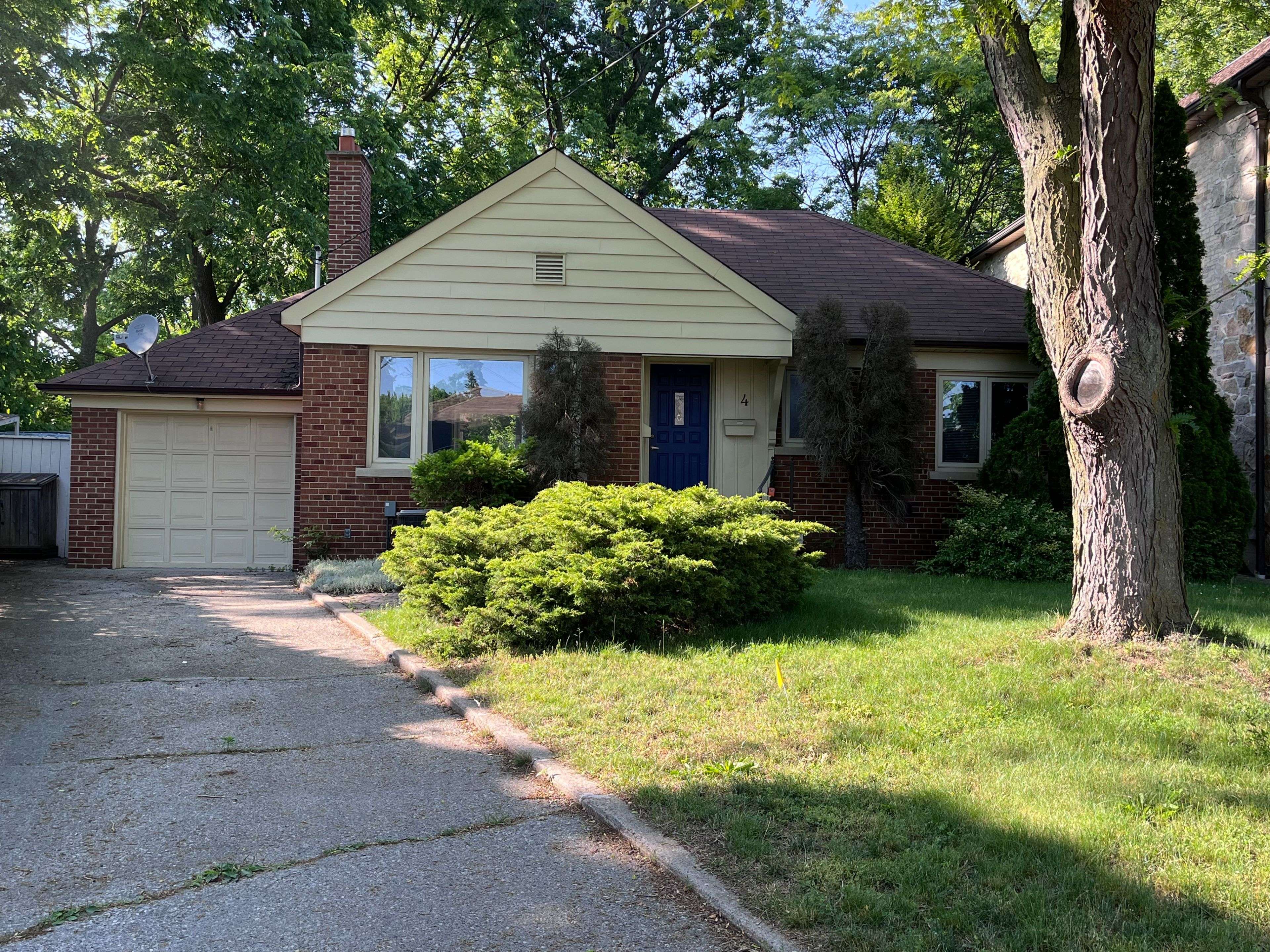 4 Oak Hampton BLVD, Toronto W08, ON M9A 2V1