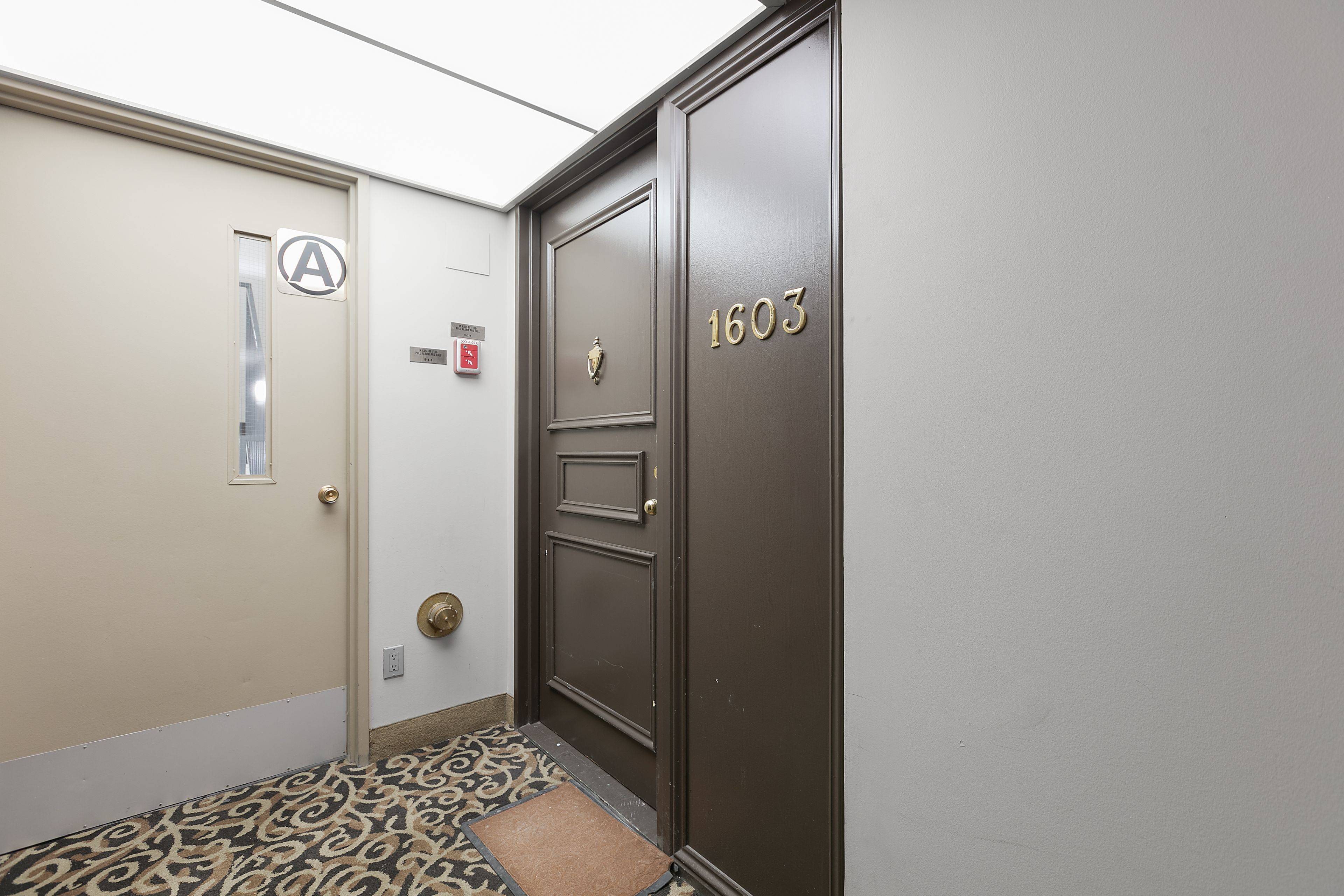 Woodroffe, ON K2B 8C8,1081 Ambleside DR #1603