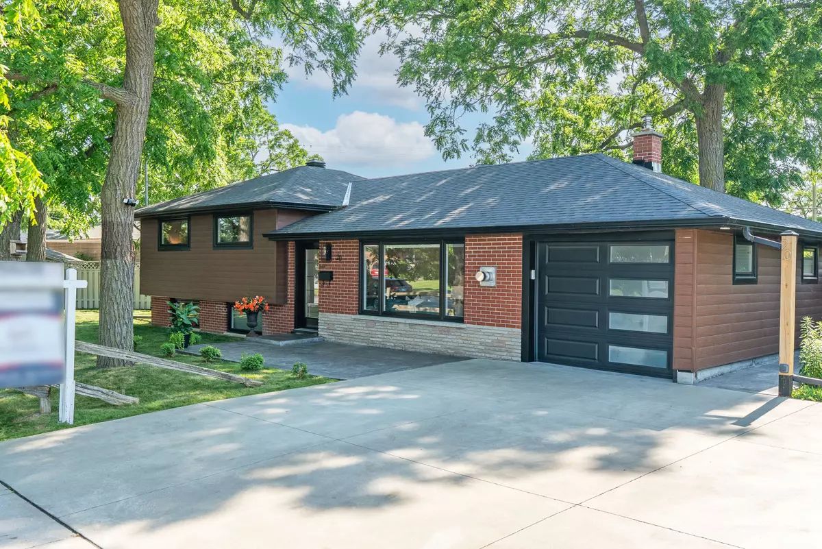 Oshawa, ON L1H 3W3,20 Sandra ST E