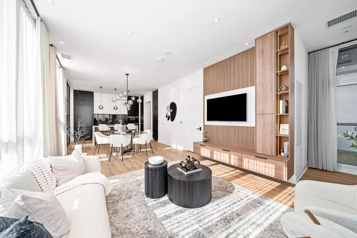Oakville, ON L6M 4M2,509 Dundas ST W #814