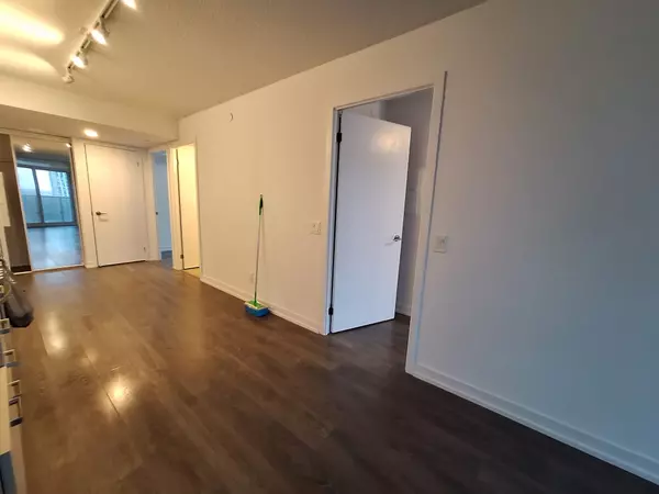 Toronto C10, ON M4S 0B5,125 Redpath AVE #1605