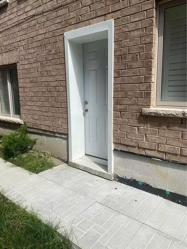Oshawa, ON L1L 0L9,2409 Dress Circle CRES #Lower Level