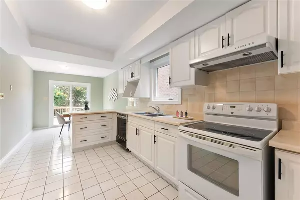 Pickering, ON L1V 6L2,1869 Brookshire SQ